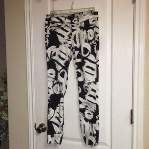 Bebe jeans abstract black and white sz27